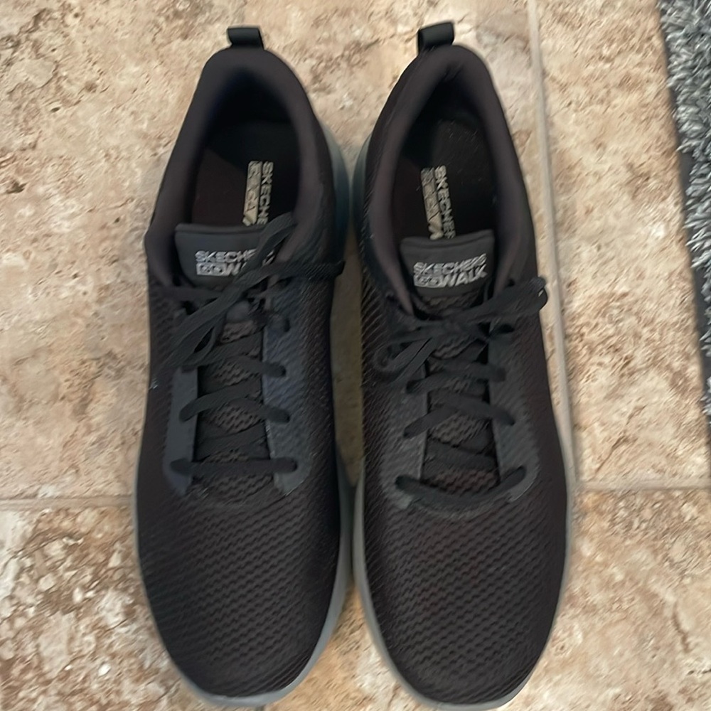 Skechers Men's Black Lightweight Athletic Sneakers